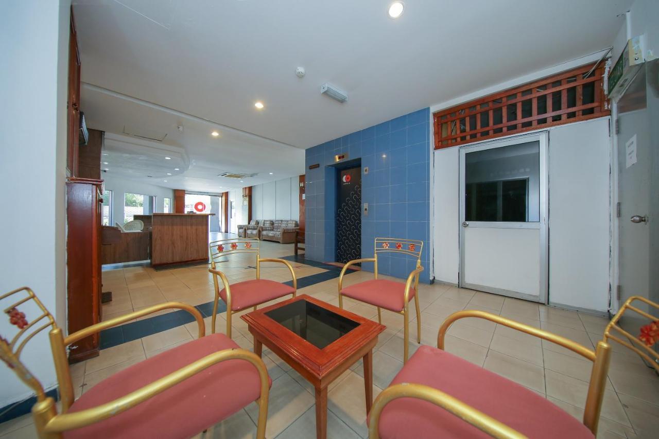 Capital O 89876 Safari Hotel Kampong Pasir Bogak Extérieur photo