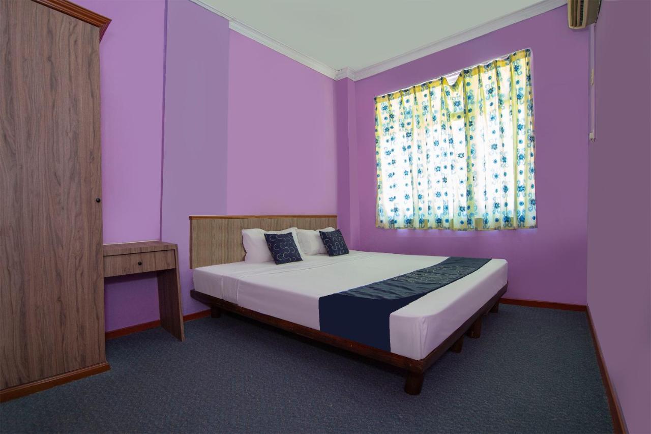 Capital O 89876 Safari Hotel Kampong Pasir Bogak Extérieur photo
