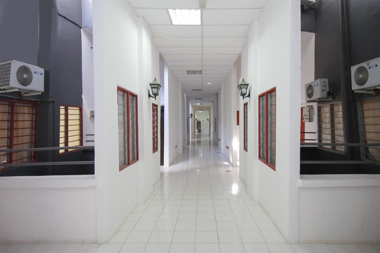 Capital O 89876 Safari Hotel Kampong Pasir Bogak Extérieur photo