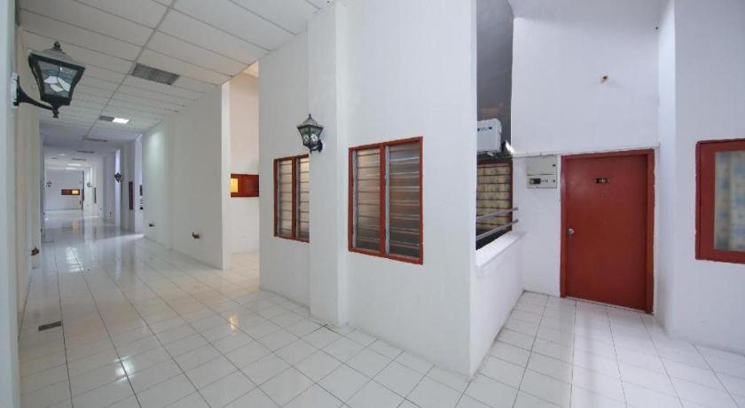 Capital O 89876 Safari Hotel Kampong Pasir Bogak Extérieur photo
