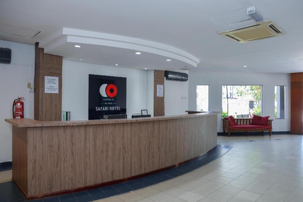 Capital O 89876 Safari Hotel Kampong Pasir Bogak Extérieur photo